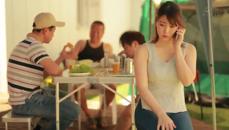 ông chồng khờ để người vợ tham gia sự kiện cắm trại với mấy gã gần nhà và cái kết