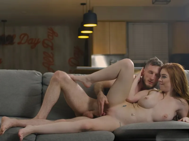 đang tăng ca mà ghệ cứ dùng âm đạo dụ tôi doggy cùng em